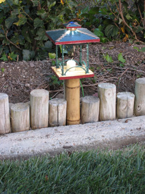 Birdfeeder LED Yard Light, Day.